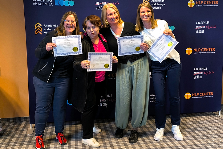 NLP-Center-NLP-Praktik-udeleženke-po-opravljenem-izpitu-z-certifikati